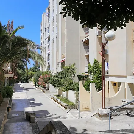 Апартаменты With Wifi - 13723 *