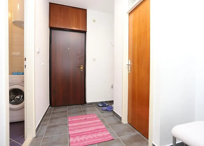 With Wifi - 13723 Apartment Split